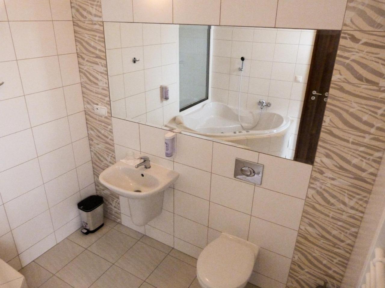 Elite Hotel Nova Dubnica Luaran gambar
